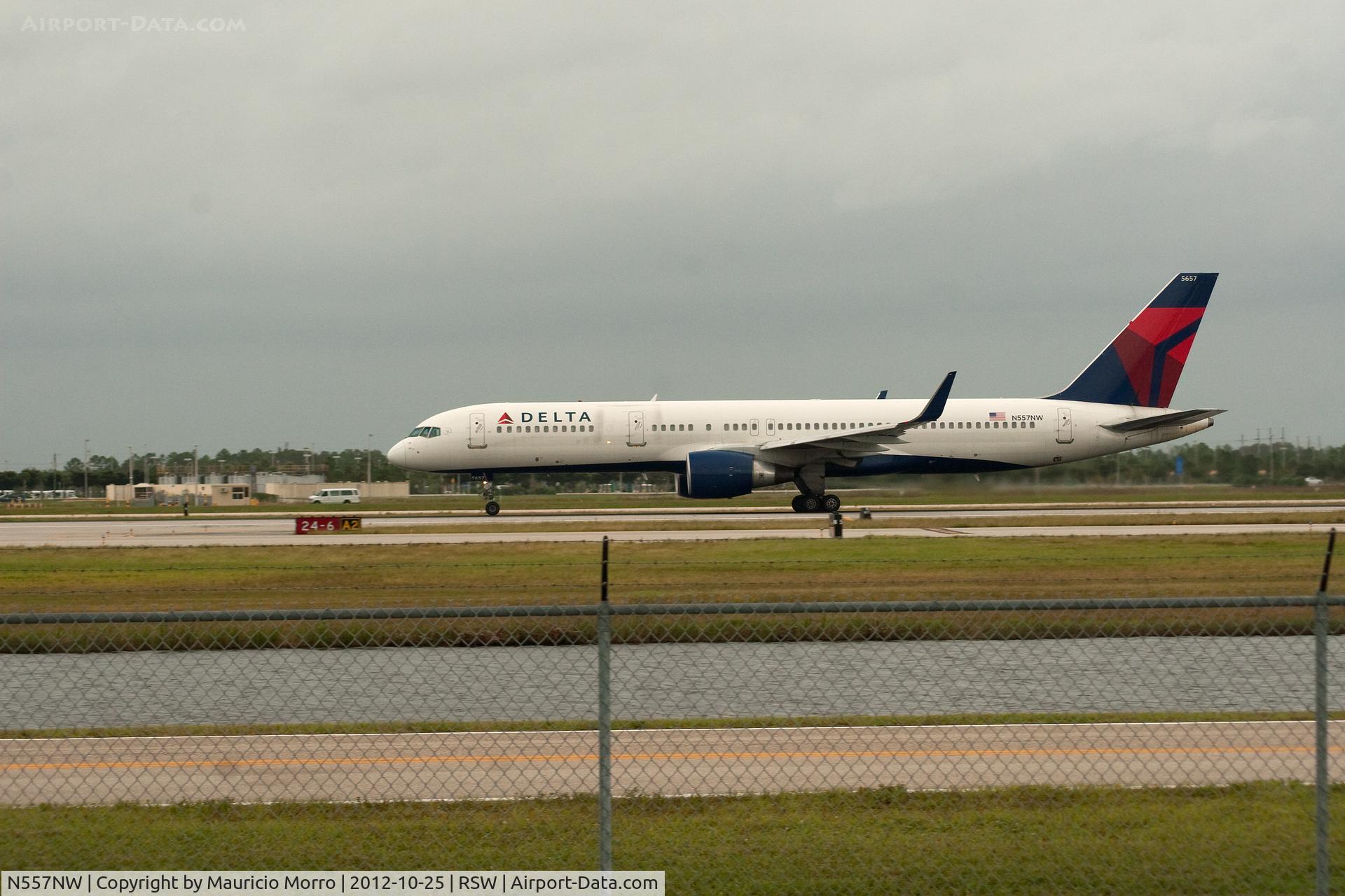 N557NW, 2002 Boeing 757-251 C/N 33393, Taking Off RWY 6