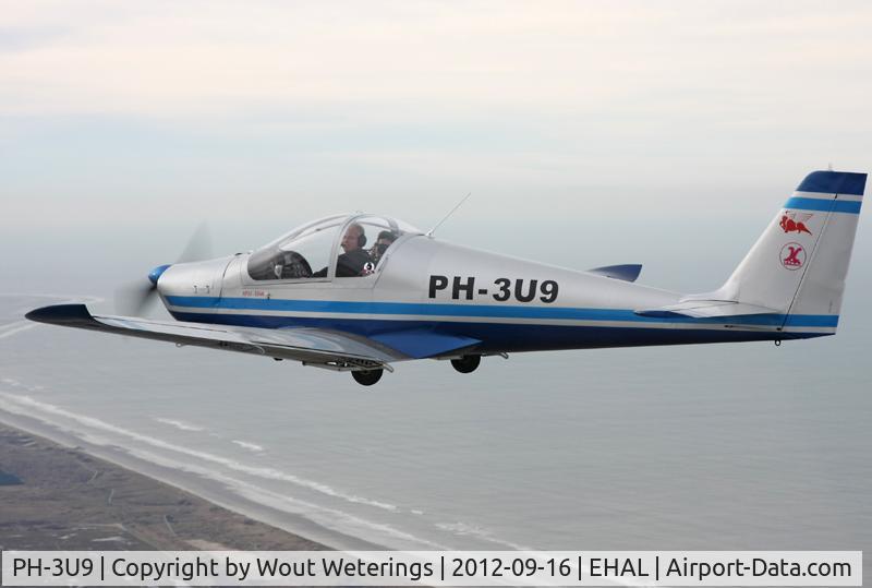PH-3U9, Jihlavan Skyleader 200 C/N 83981/2003, PH-3U9 flying over the North Sea near EHAL