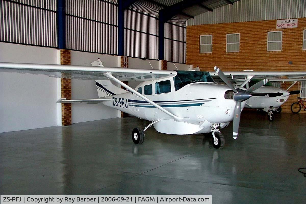 ZS-PFJ, Cessna TU206G Turbo Stationair Turbo Stationair C/N U20603962, Cessna TU.206G Turbo Stationair 6 [U206-03962] Rand~ZS 21/9/2006
