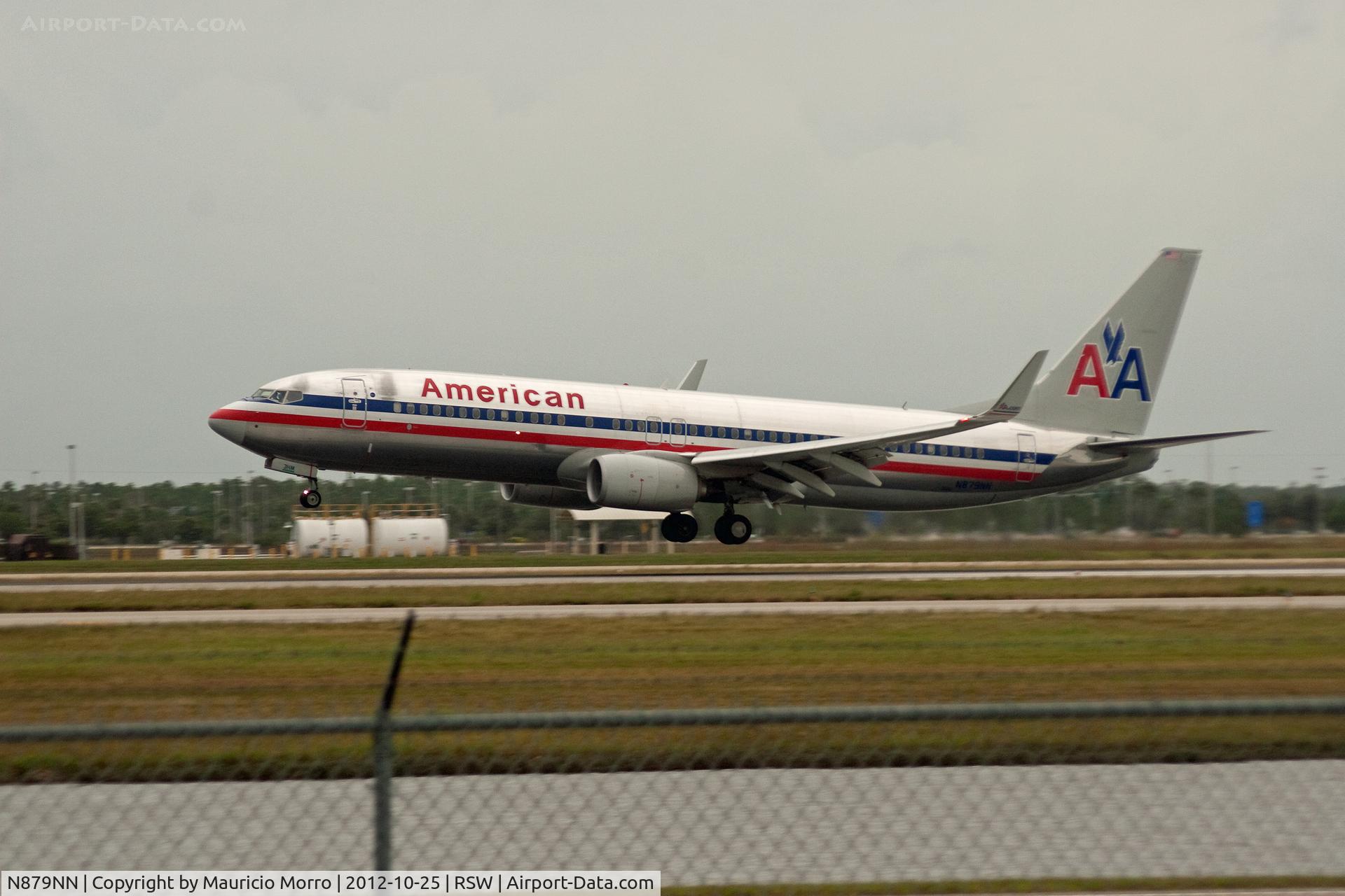 N879NN, 2011 Boeing 737-823 C/N 31133, Touching down RWY 6