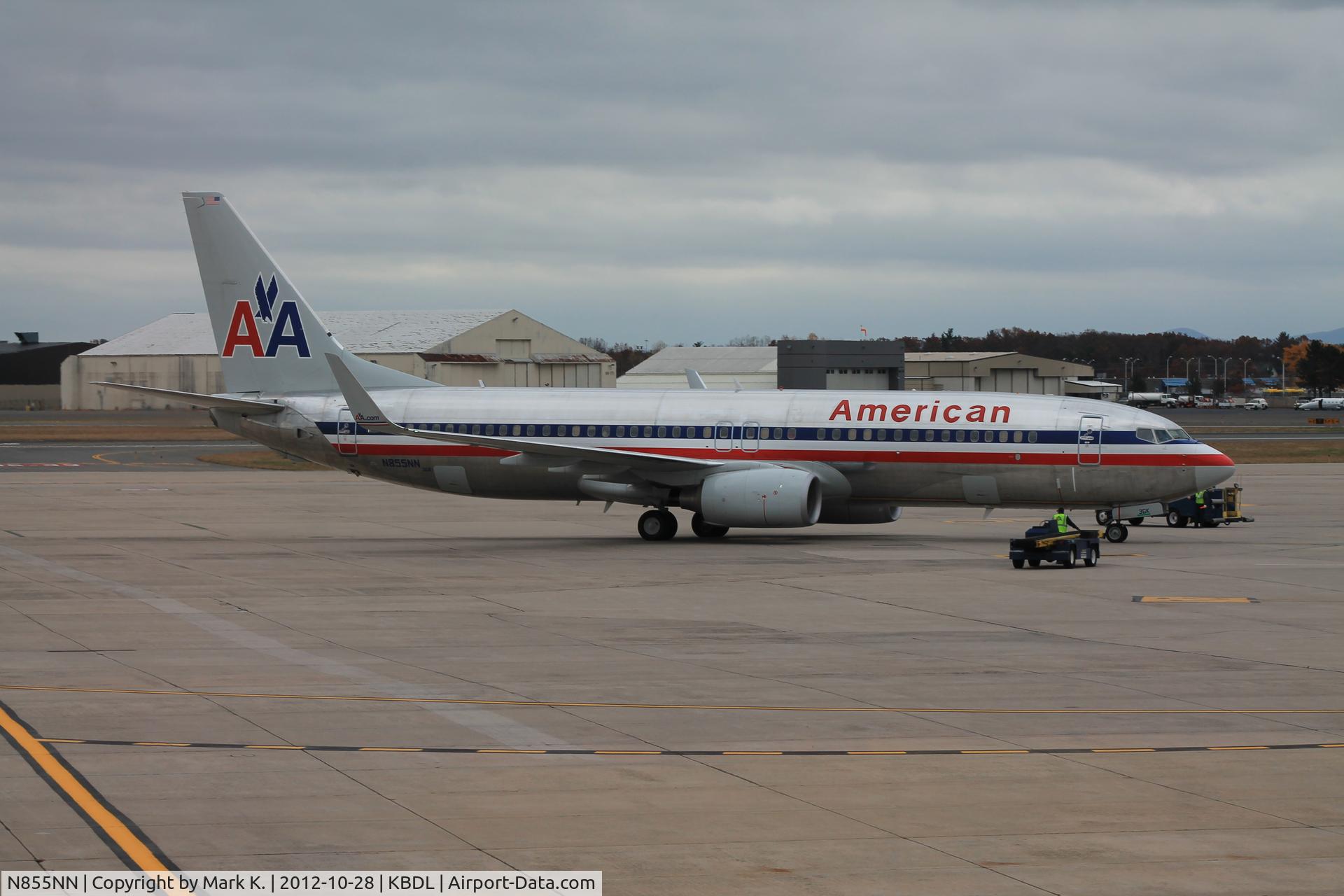 N855NN, 2010 Boeing 737-823 C/N 40582, American 737-800 flight 1916 from Dallas/Fort Worth Int'l pulling into the gate.