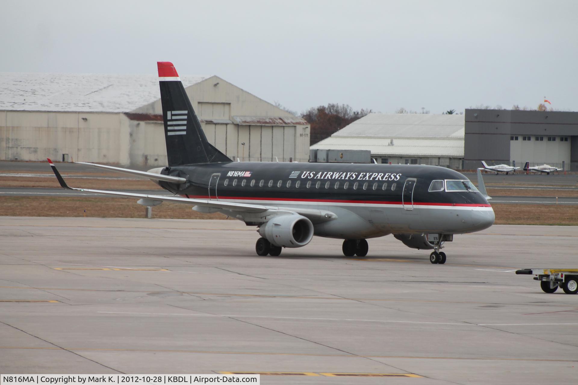 N816MA, 2004 Embraer 170SU (ERJ-170-100SU) C/N 17000037, Republic ERJ-175 flight 3408 pulling into the gate after a flight from Reagan National.