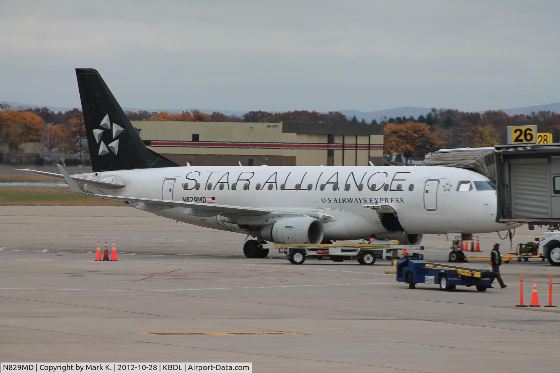 N829MD, 2005 Embraer 170SU (ERJ-170-100SU) C/N 17000049, Republic ERJ-175 parked at the gate.