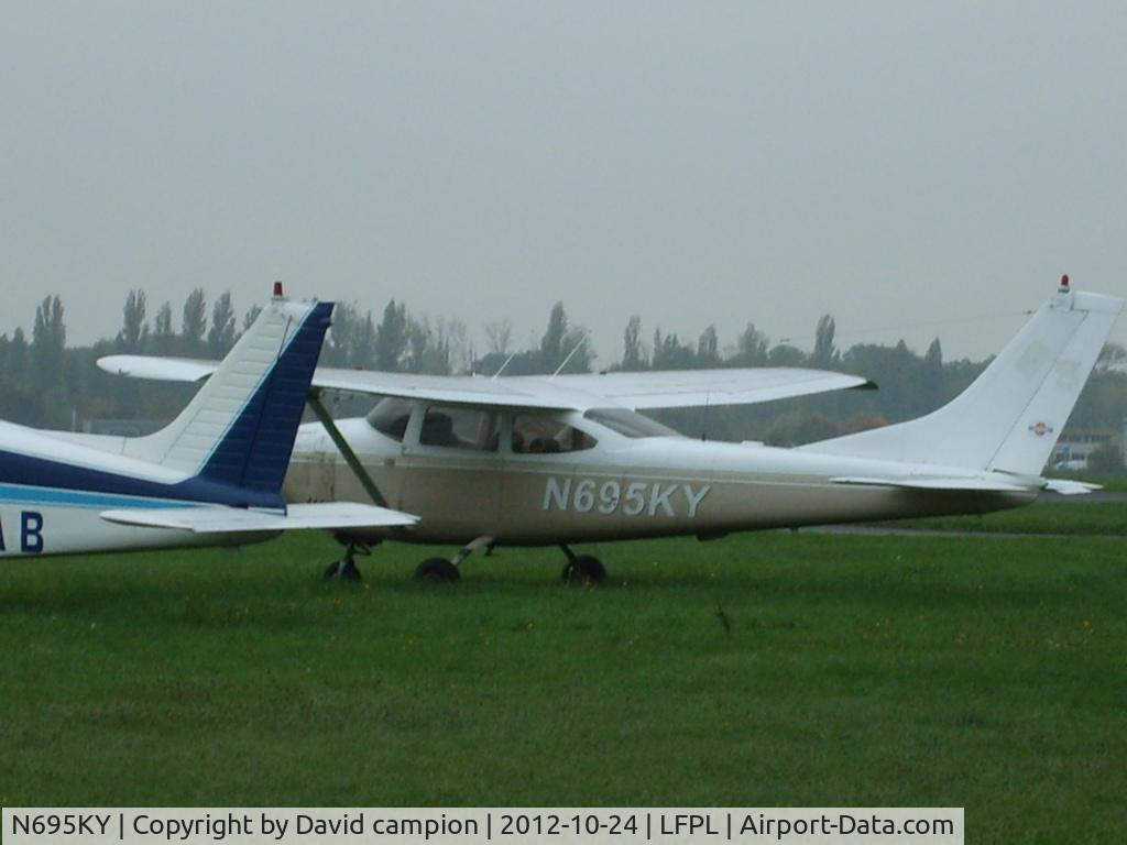 N695KY, Cessna 182G Skylane C/N 182-55263, At Lognes-Emerainville, France