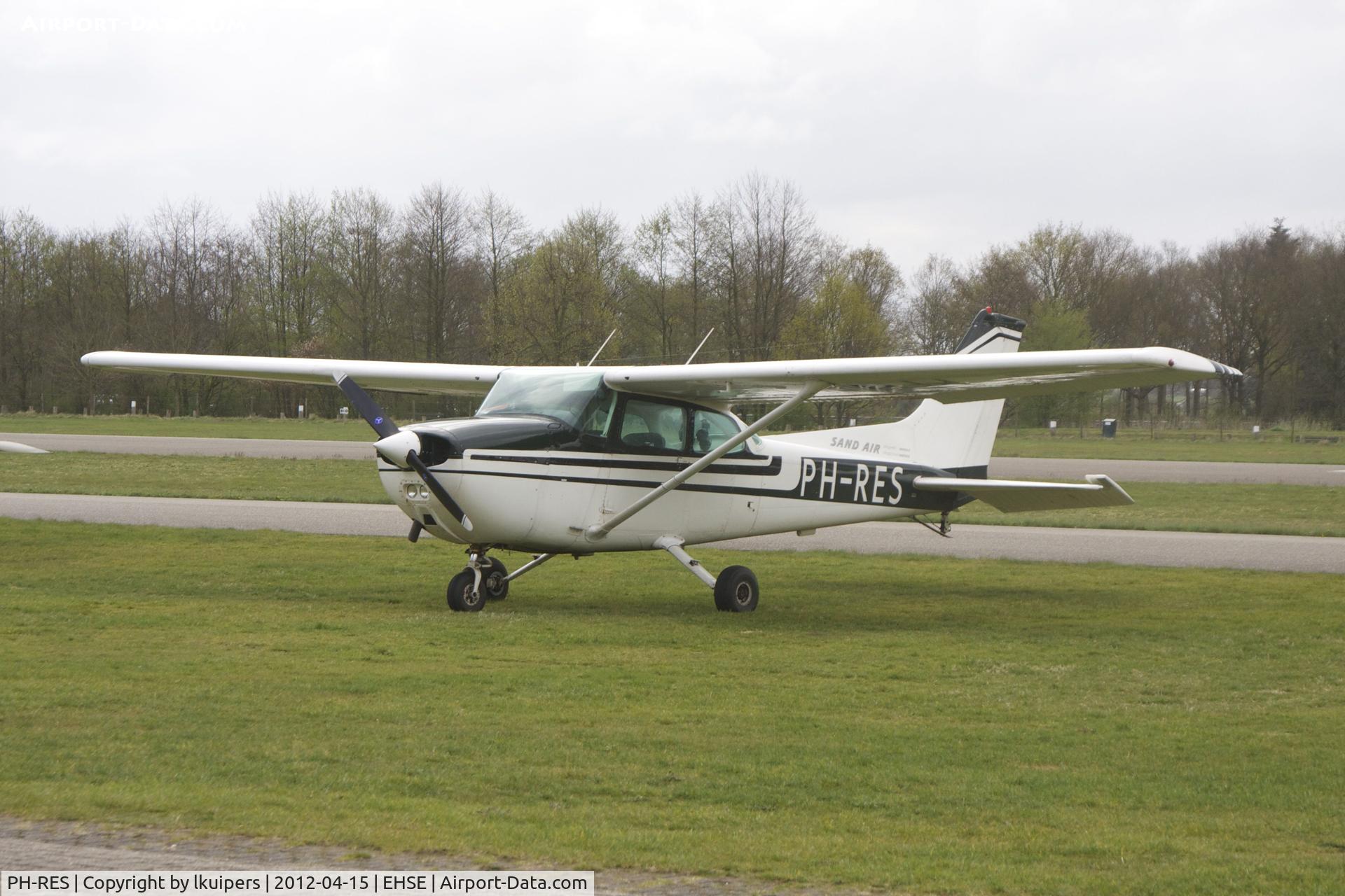 PH-RES, 1978 Reims F172N Skyhawk C/N 1597, At Seppe Airport in April 2012