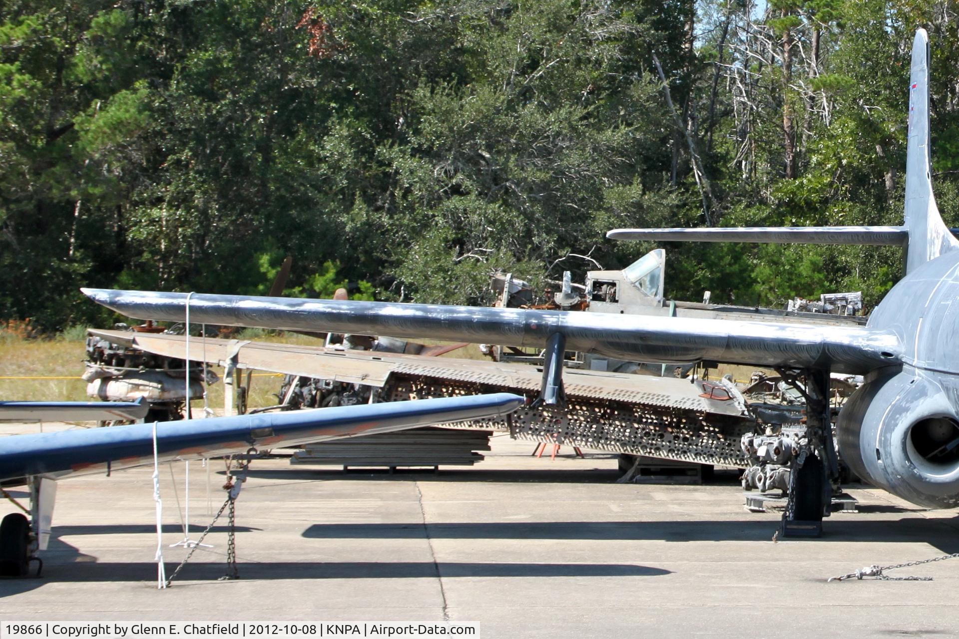 19866, 1944 Curtiss SB2C-4 Helldiver C/N Not Found 19866, Pile of pieces awaiting restoration.