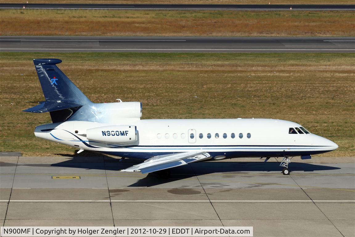 N900MF, 2002 Dassault Falcon 900EX C/N 112, Lining up for rwy 26L.....