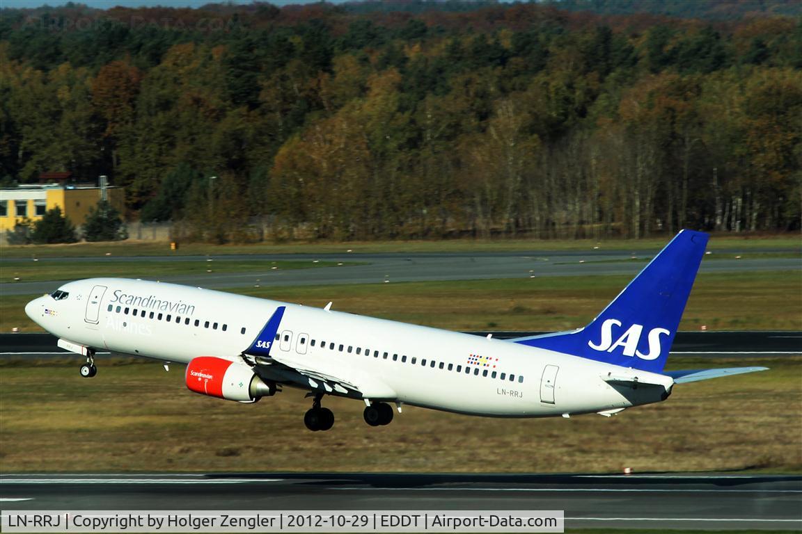 LN-RRJ, 2009 Boeing 737-883 C/N 34547, Take-off on rwy 26L with destination Stockholm....
