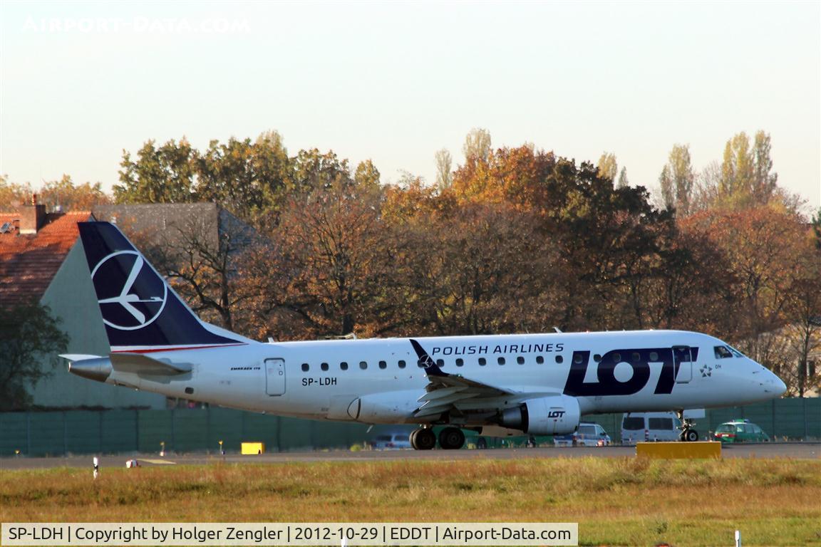 SP-LDH, 2005 Embraer 170LR (ERJ-170-100LR) C/N 17000069, Lining up for take-off on rwy 26L...