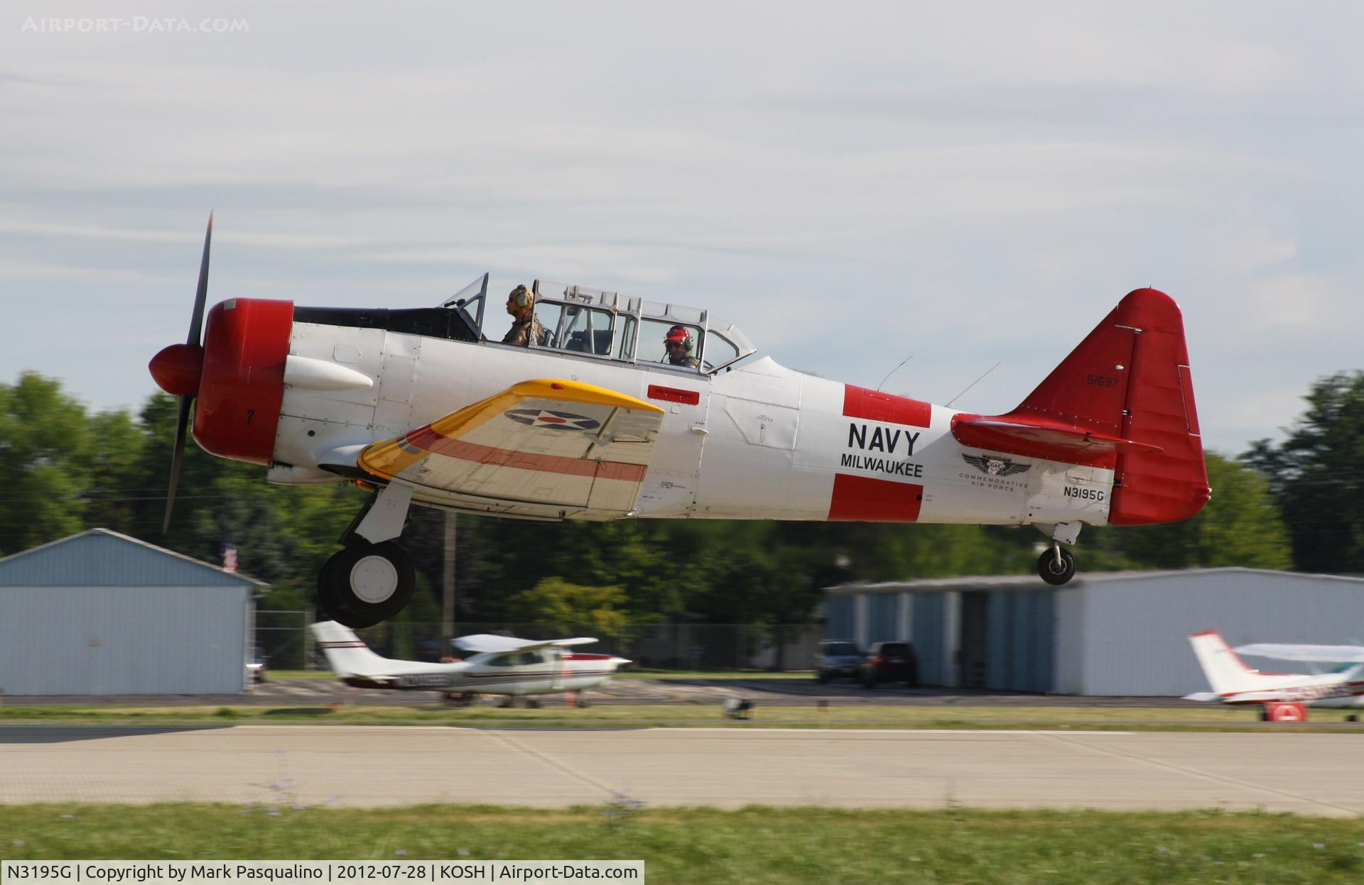 N3195G, North American SNJ-5 Texan Texan C/N 51697, North American SNJ-5