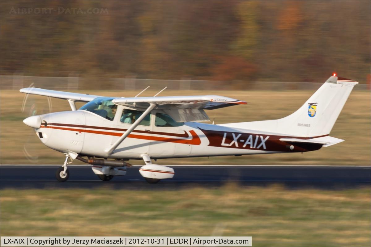 LX-AIX, Cessna 182Q Skylane C/N 18266403, Cessna 182Q,