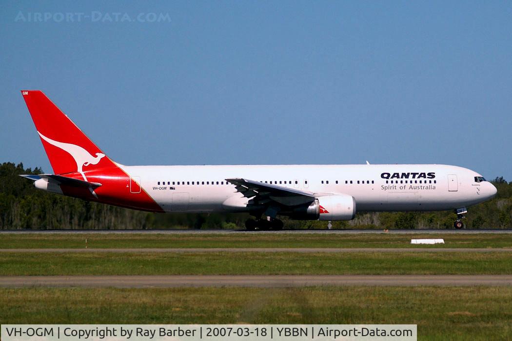 VH-OGM, 1992 Boeing 767-338 C/N 25575, Boeing 767-338ER [25575] (QANTAS) Brisbane-International~VH 18/03/2007