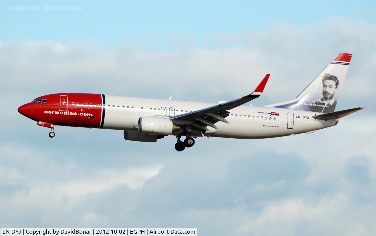 LN-DYJ, 2010 Boeing 737-8JP C/N 39045, Arriving from Oslo on a bright Autumn day