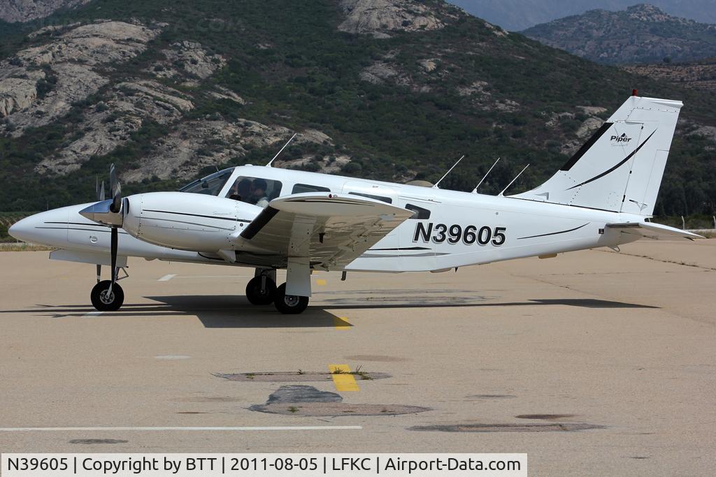 N39605, 1978 Piper PA-34-200T Seneca II C/N 34-7870397, Parked