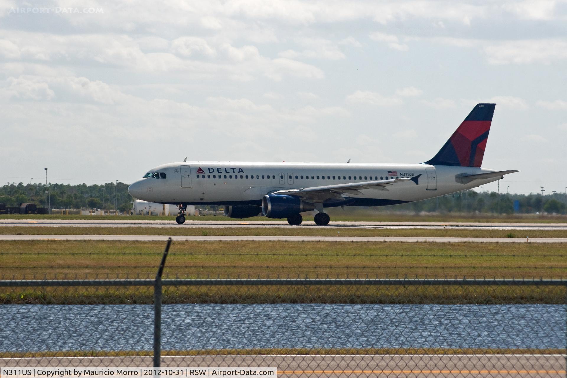 N311US, 1990 Airbus A320-211 C/N 125, Cleared for take off RWY 6