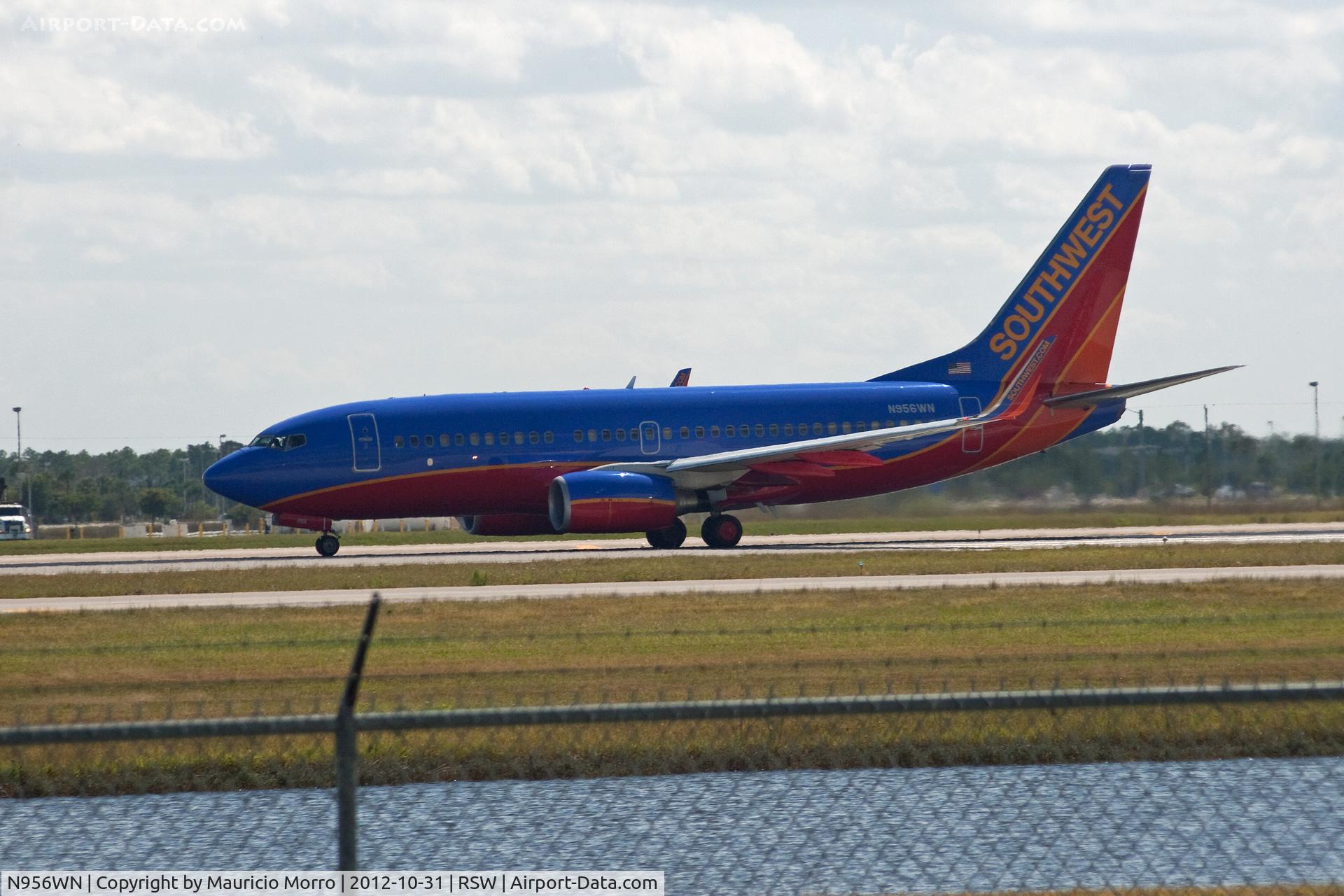 N956WN, 2011 Boeing 737-7H4 C/N 36672, RWY 6