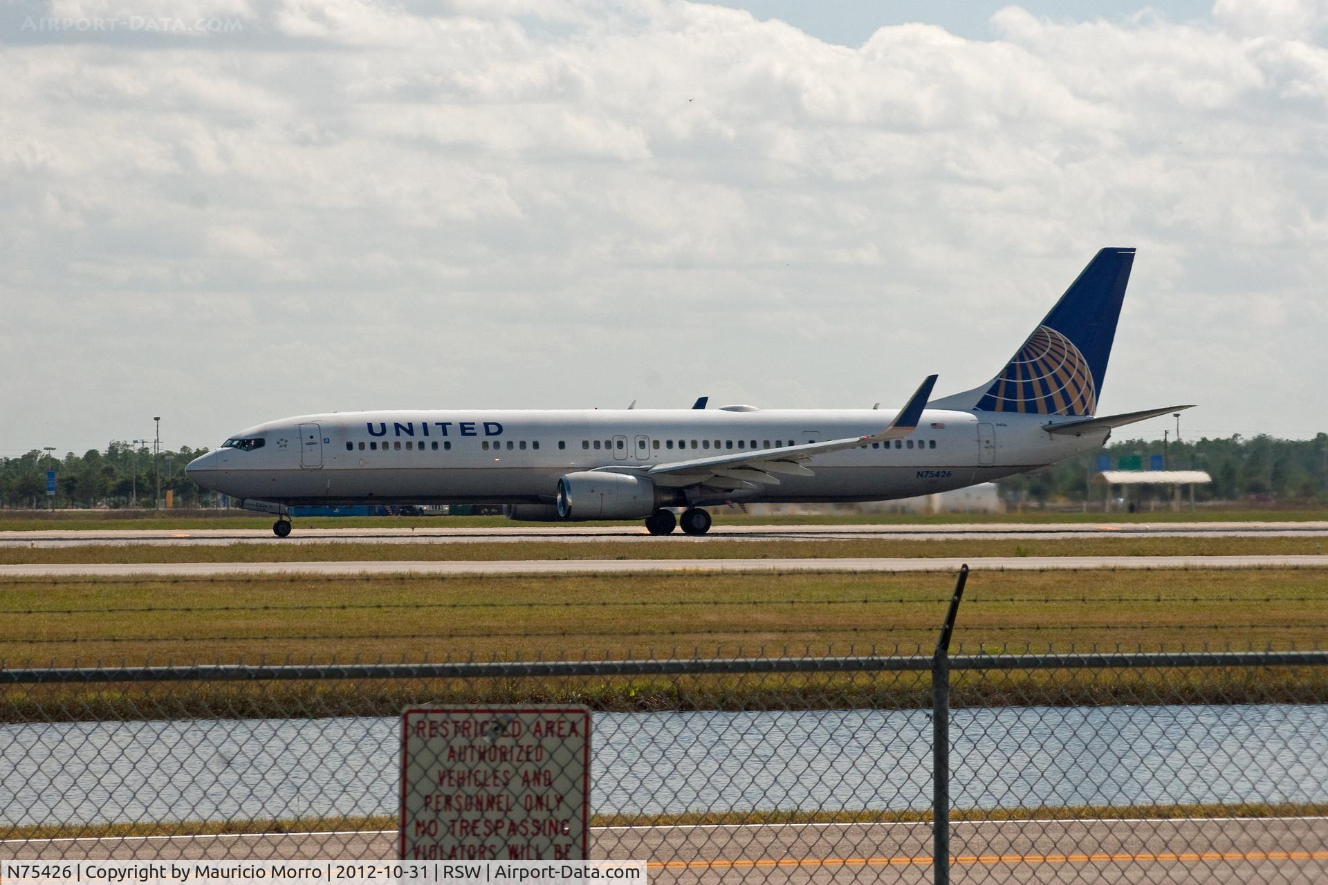N75426, 2008 Boeing 737-924/ER C/N 31622, Taking Off RWY 6