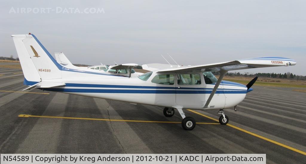 N54589, 1981 Cessna 172P C/N 17275007, Cessna 172P Skyhawk on the ramp in Wadena, MN.