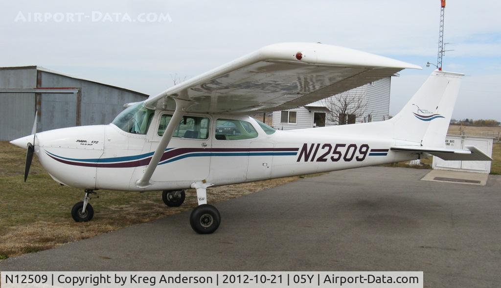 N12509, 1973 Cessna 172M C/N 17262030, Cessna 172M Skyhawk on the ramp in Henning, MN.