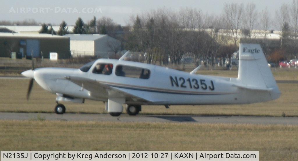 N2135J, 1999 Mooney M20S Eagle C/N 30-0022, Mooney M20S taxiing to runway 31 for departure.