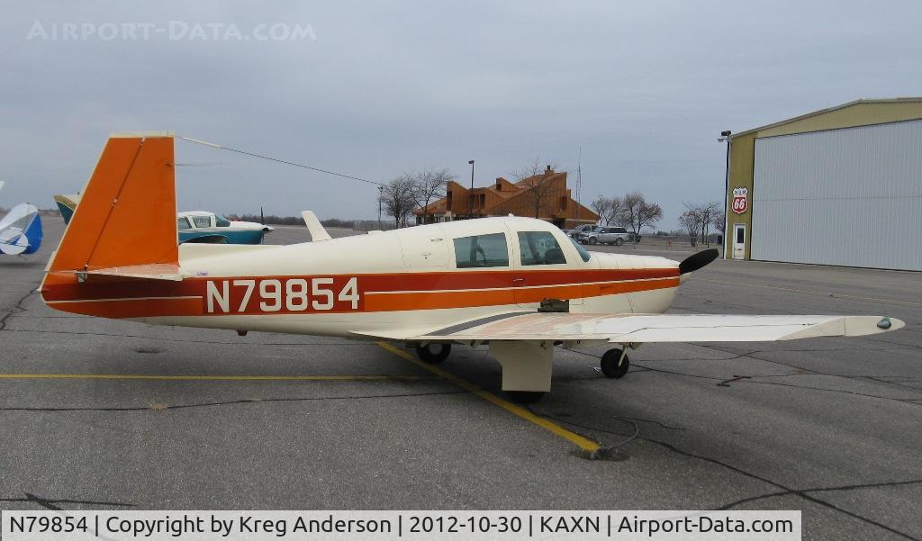 N79854, 1964 Mooney M20E C/N 518, Mooney M20E on the line.