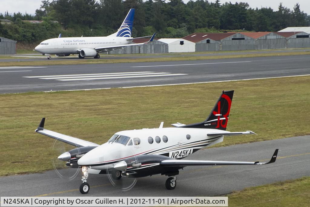N245KA, Hawker Beechcraft C90GTI King Air C/N LJ-2045, muy bello este Beechcraft