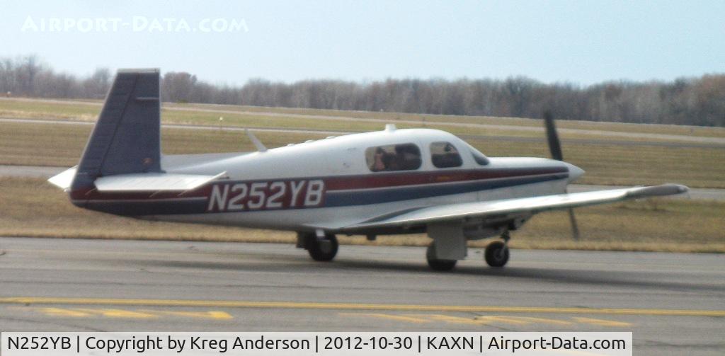 N252YB, Mooney M20K C/N 25-1069, Mooney M20K taxiing out for departure.