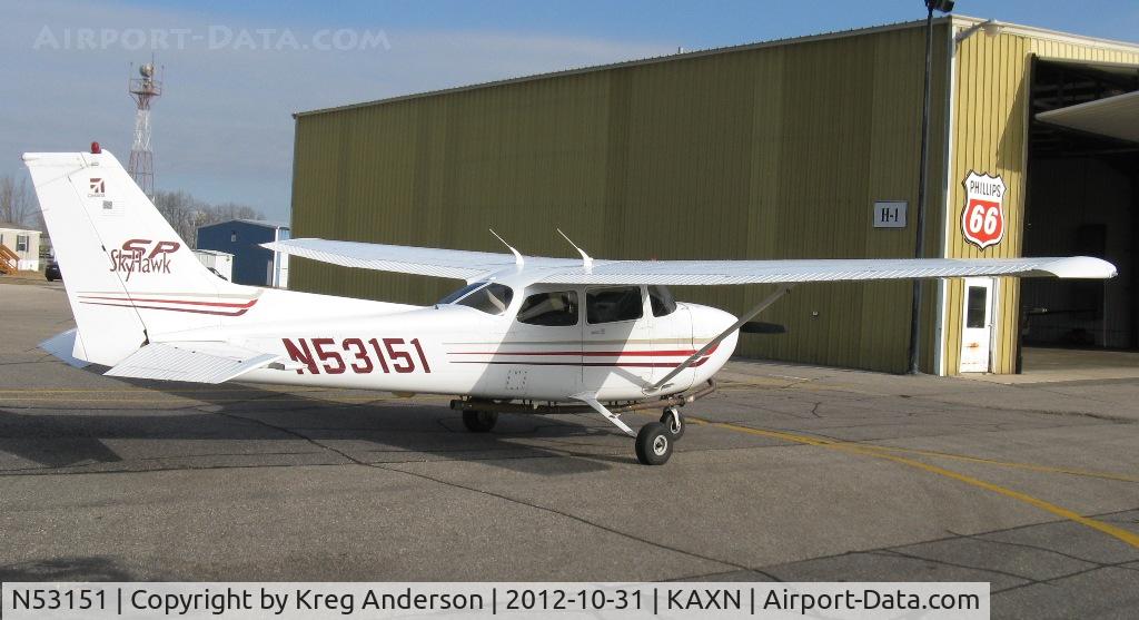 N53151, 2003 Cessna 172S C/N 172S9293, Cessna 172S Skyhawk on the ramp.