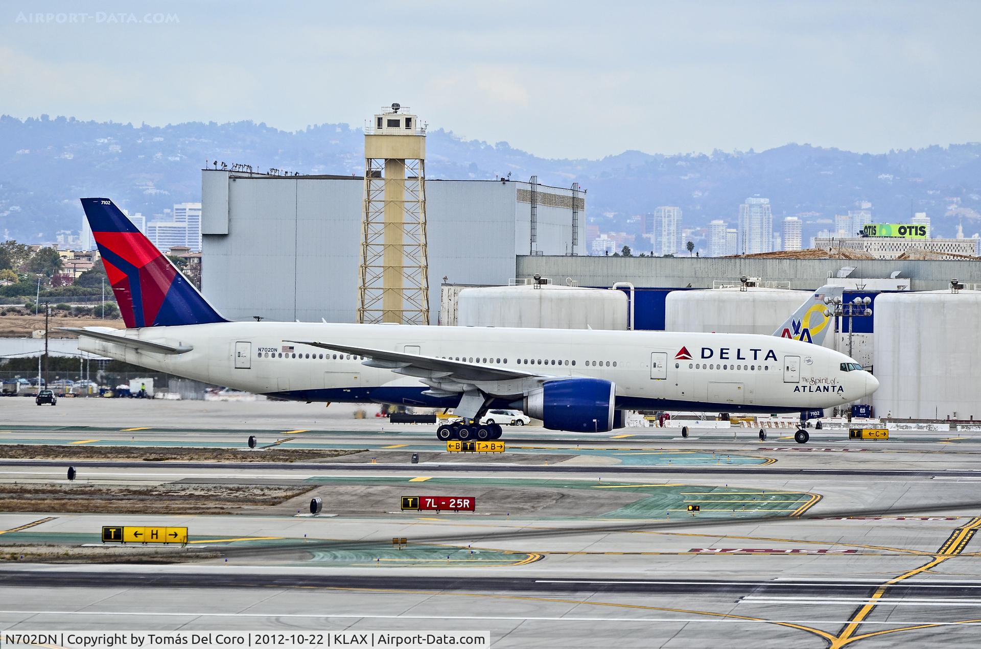 N702DN, 2008 Boeing 777-232/LR C/N 29741, N702DN Delta Air Lines Boeing 777-232/LR / 7102 (cn 29741/704) 'The Spirit of Atlanta'

Los Angeles - International (LAX / KLAX)
USA - California, October 22, 2012
TDelCoro