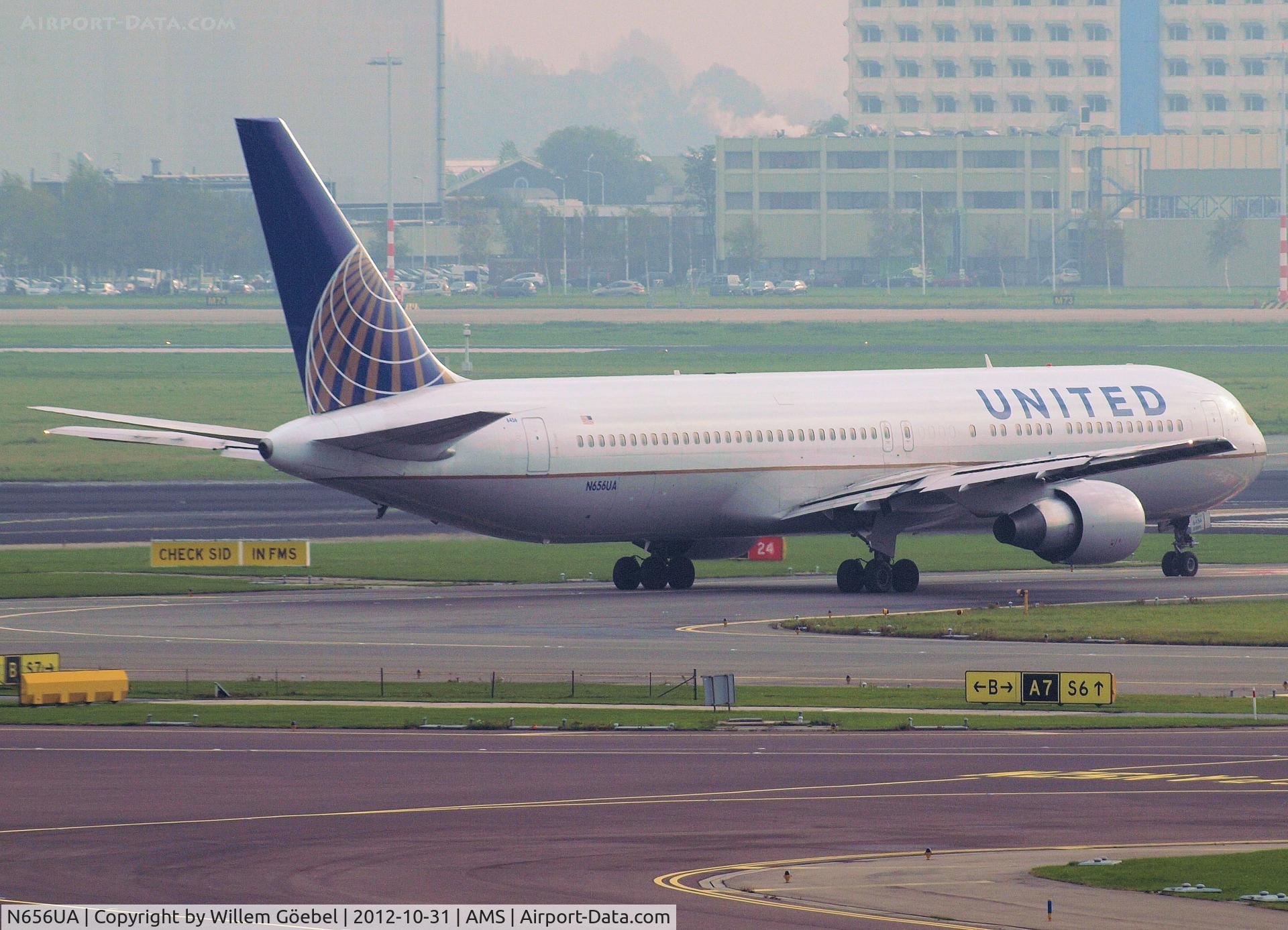 N656UA, 1992 Boeing 767-322 C/N 25394, Taxi to runway 24 of Schiphol Airport
