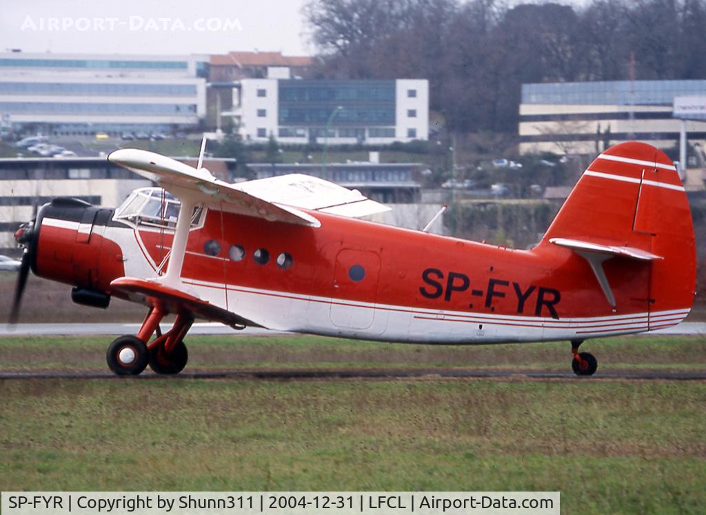 SP-FYR, Antonov An-2T C/N 1G174-43, Taxiing for departure during the last day of 2004...