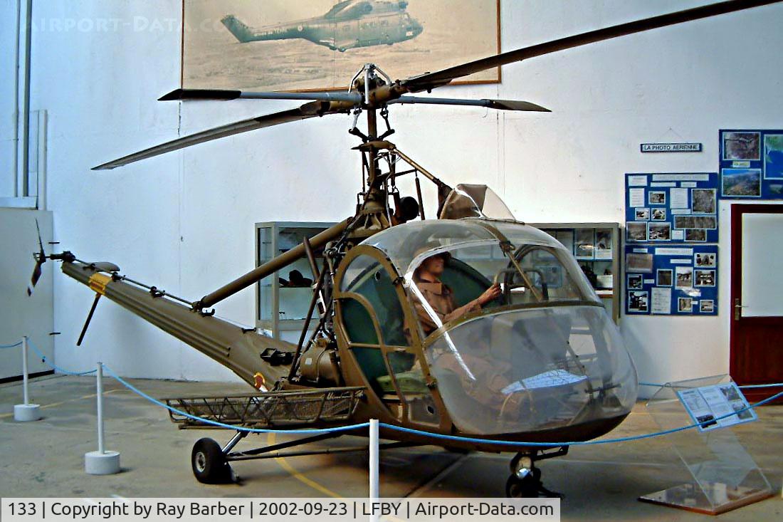 133, Hiller UH-12A C/N 133, Hiller UH-12A Raven [133] Dax~F 23/09/2002