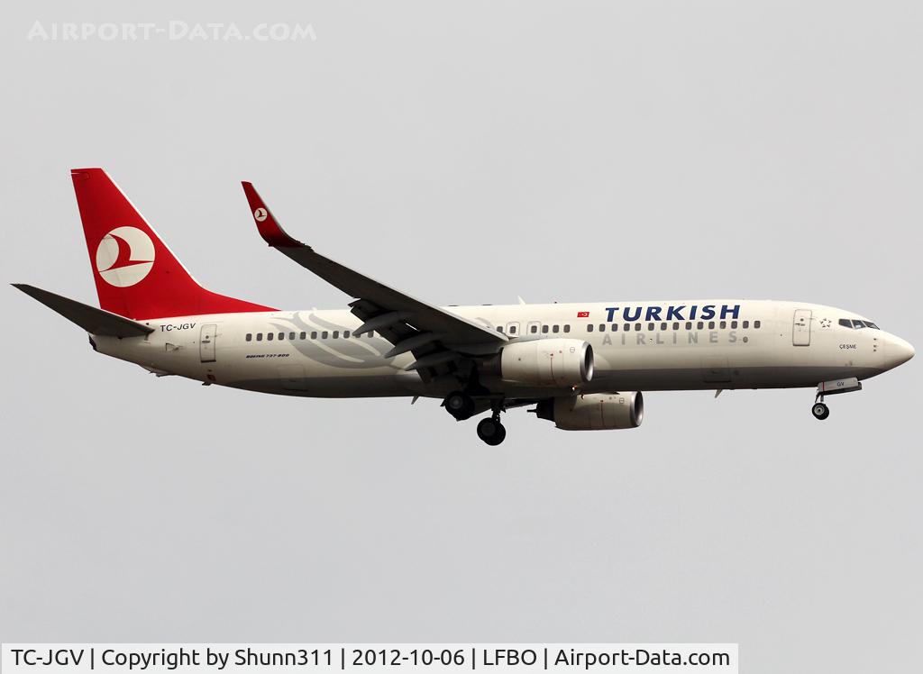 TC-JGV, 2006 Boeing 737-8F2 C/N 34419, Landing rwy 14R