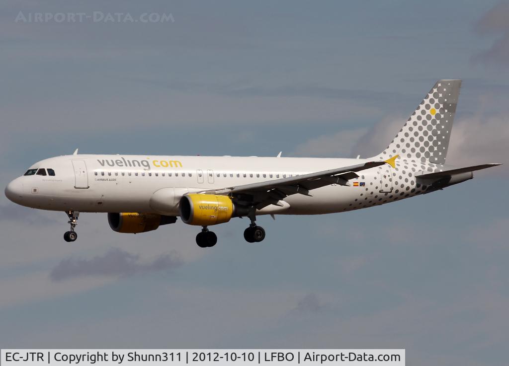 EC-JTR, 2006 Airbus A320-214 C/N 2798, Landing rwy 32R