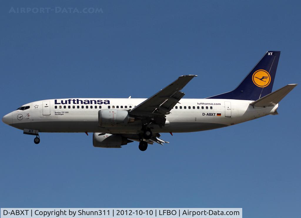 D-ABXT, 1989 Boeing 737-330 C/N 24281, Landing rwy 32L with additional 'Lufthansa.com' titles