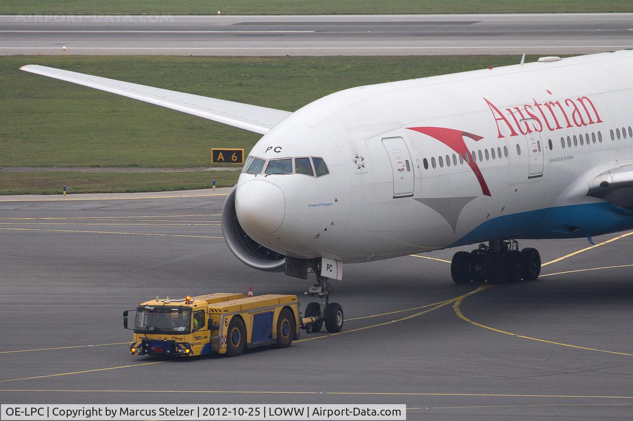 OE-LPC, 2002 Boeing 777-2Z9/ER C/N 29313, Shot from new visitor deck