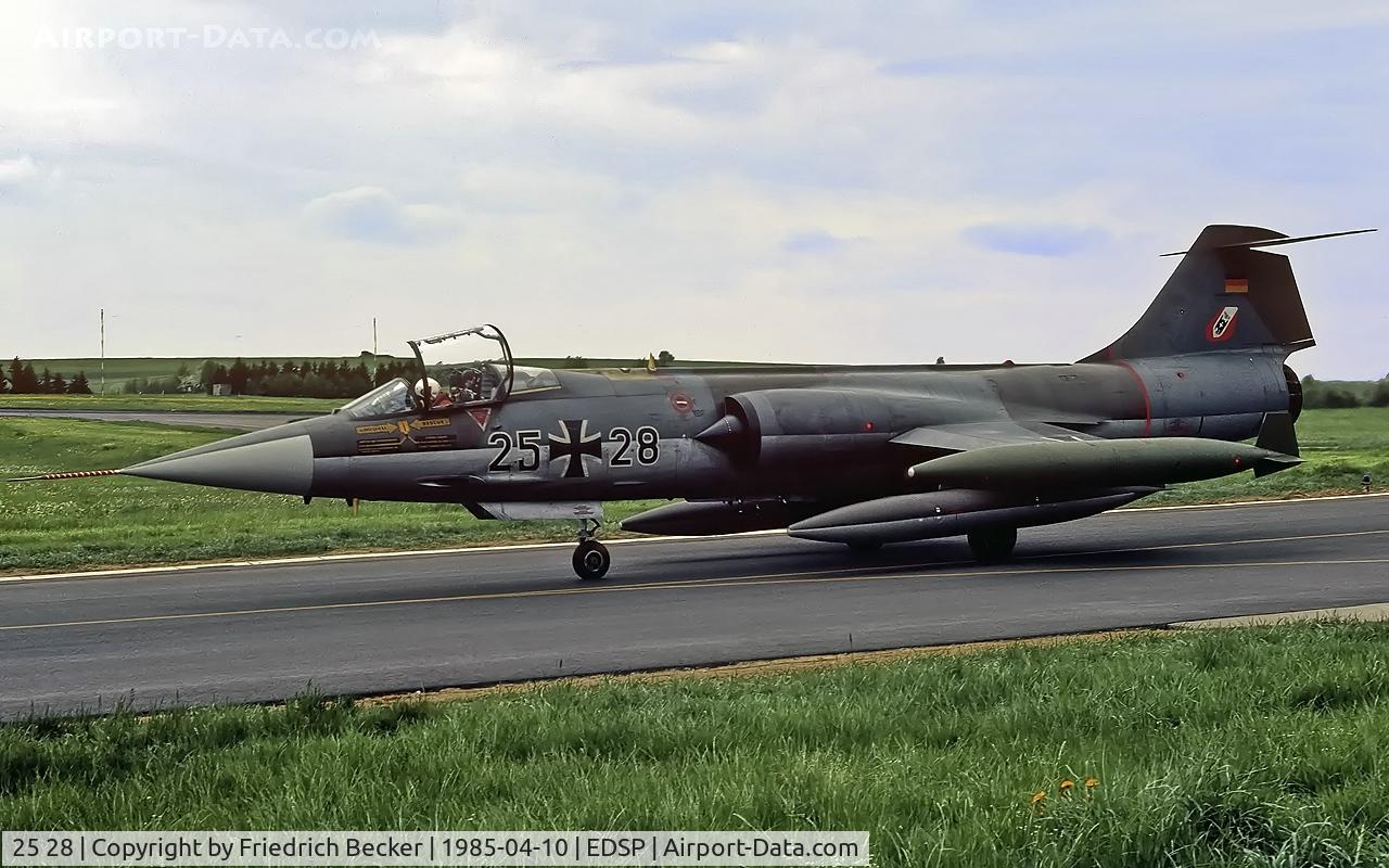 25 28, Lockheed F-104G Starfighter C/N 683-8305, transient at Fliegerhorst Pferdsfeld