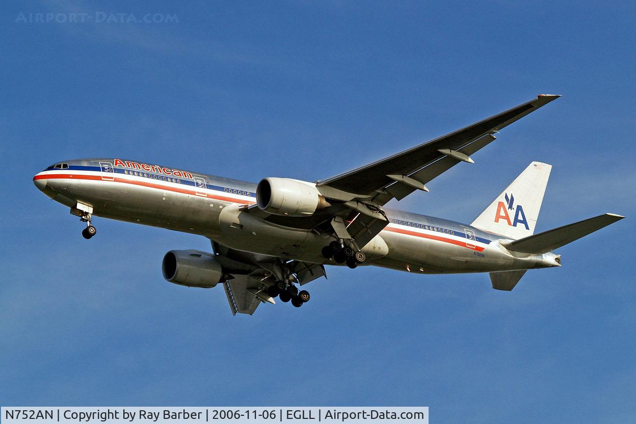 N752AN, 2001 Boeing 777-223 C/N 30260, Boeing 777-223ER [30260] (American Airlines) Heathrow~G 06/11/2006.