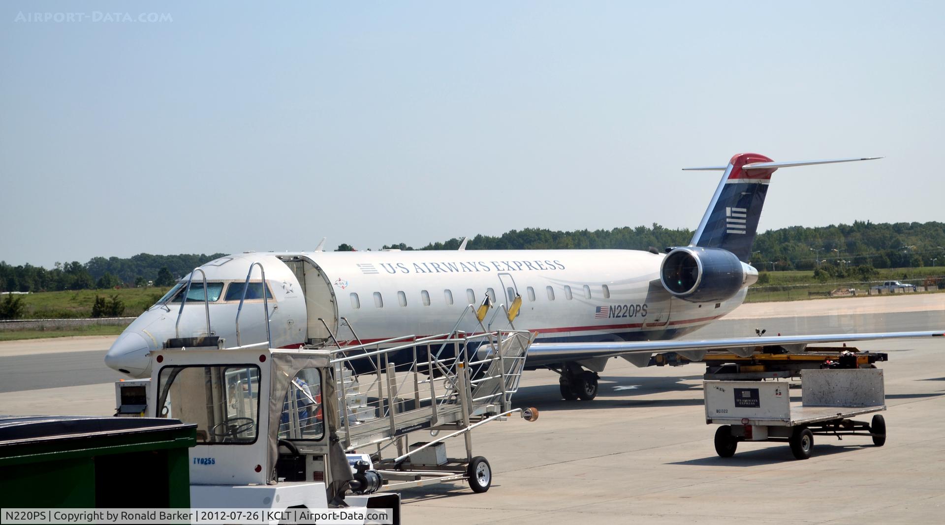 N220PS, Bombardier CRJ-200ER (CL-600-2B19) C/N 7887, CLT
