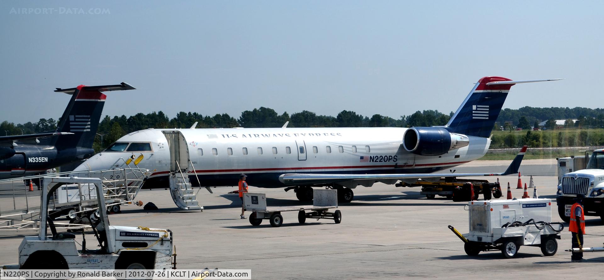 N220PS, Bombardier CRJ-200ER (CL-600-2B19) C/N 7887, CLT
