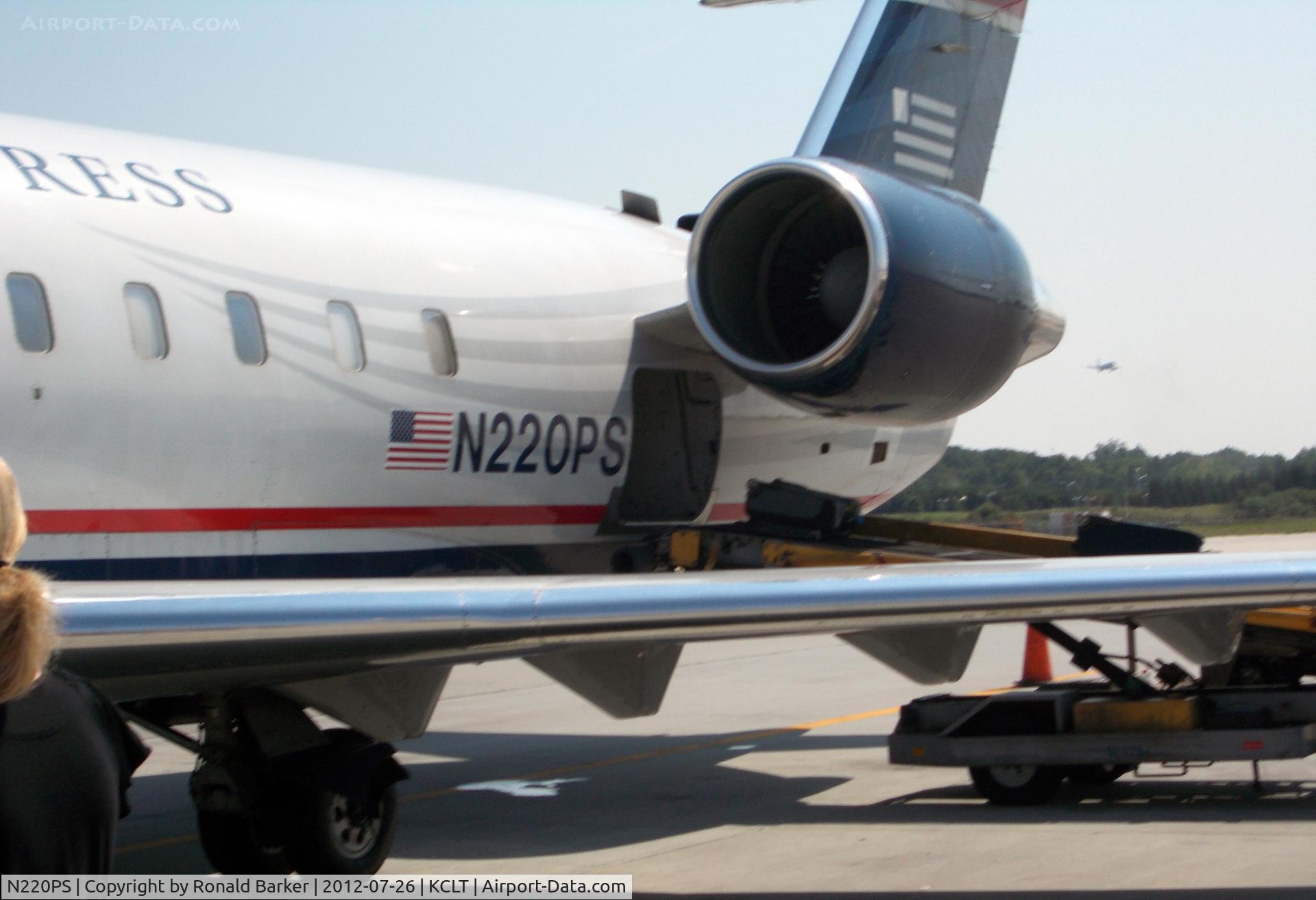 N220PS, Bombardier CRJ-200ER (CL-600-2B19) C/N 7887, CLT
