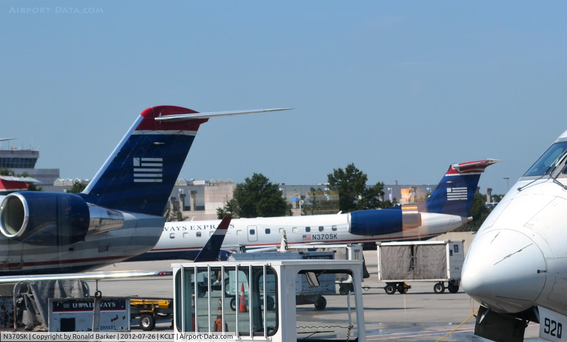 N370SK, 2001 Embraer ERJ-145LR (EMB-145LR) C/N 145515, CLT