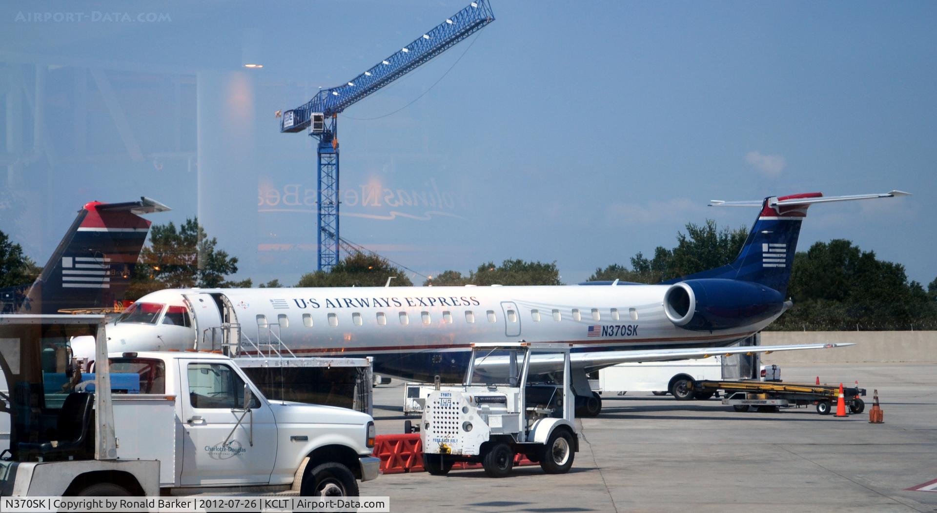 N370SK, 2001 Embraer ERJ-145LR (EMB-145LR) C/N 145515, CLT