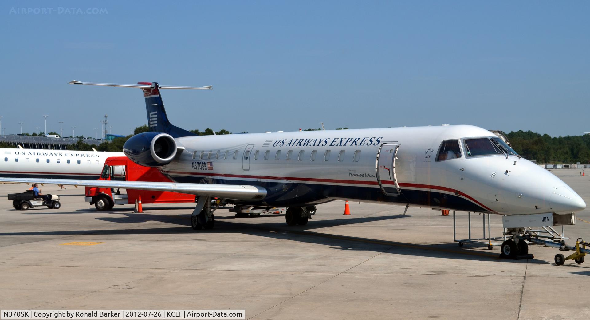 N370SK, 2001 Embraer ERJ-145LR (EMB-145LR) C/N 145515, CLT