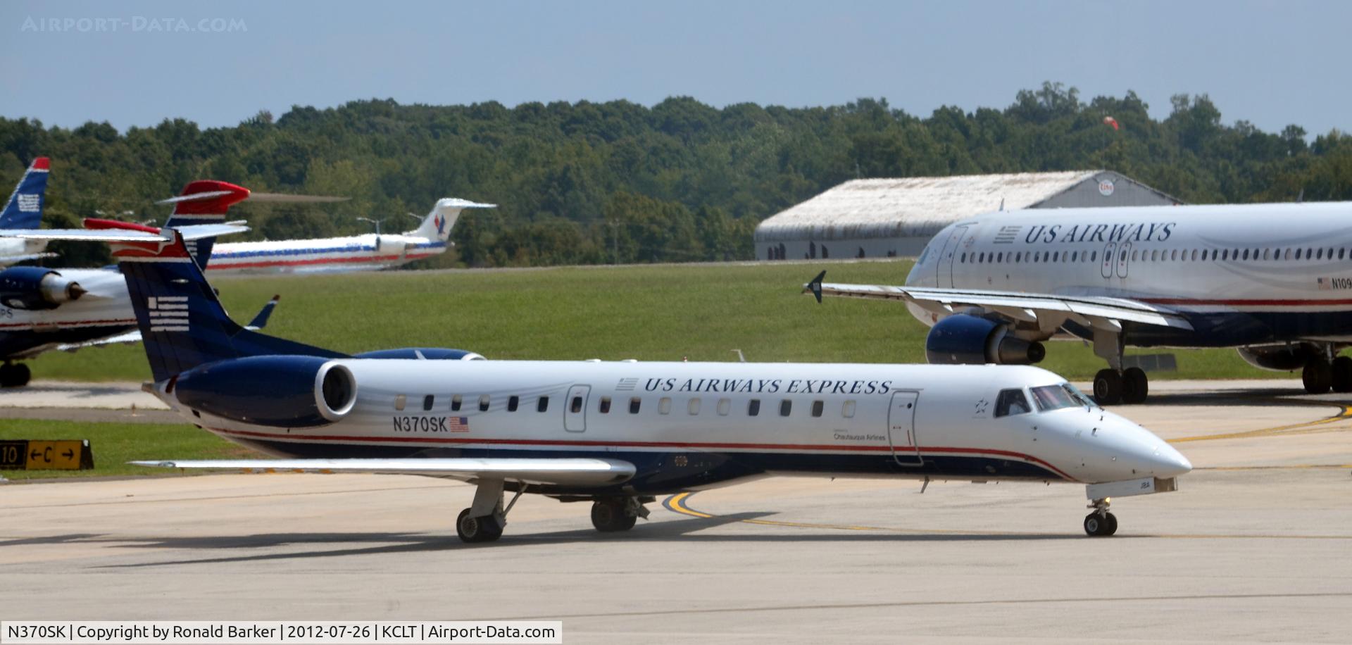 N370SK, 2001 Embraer ERJ-145LR (EMB-145LR) C/N 145515, Taxi CLT
