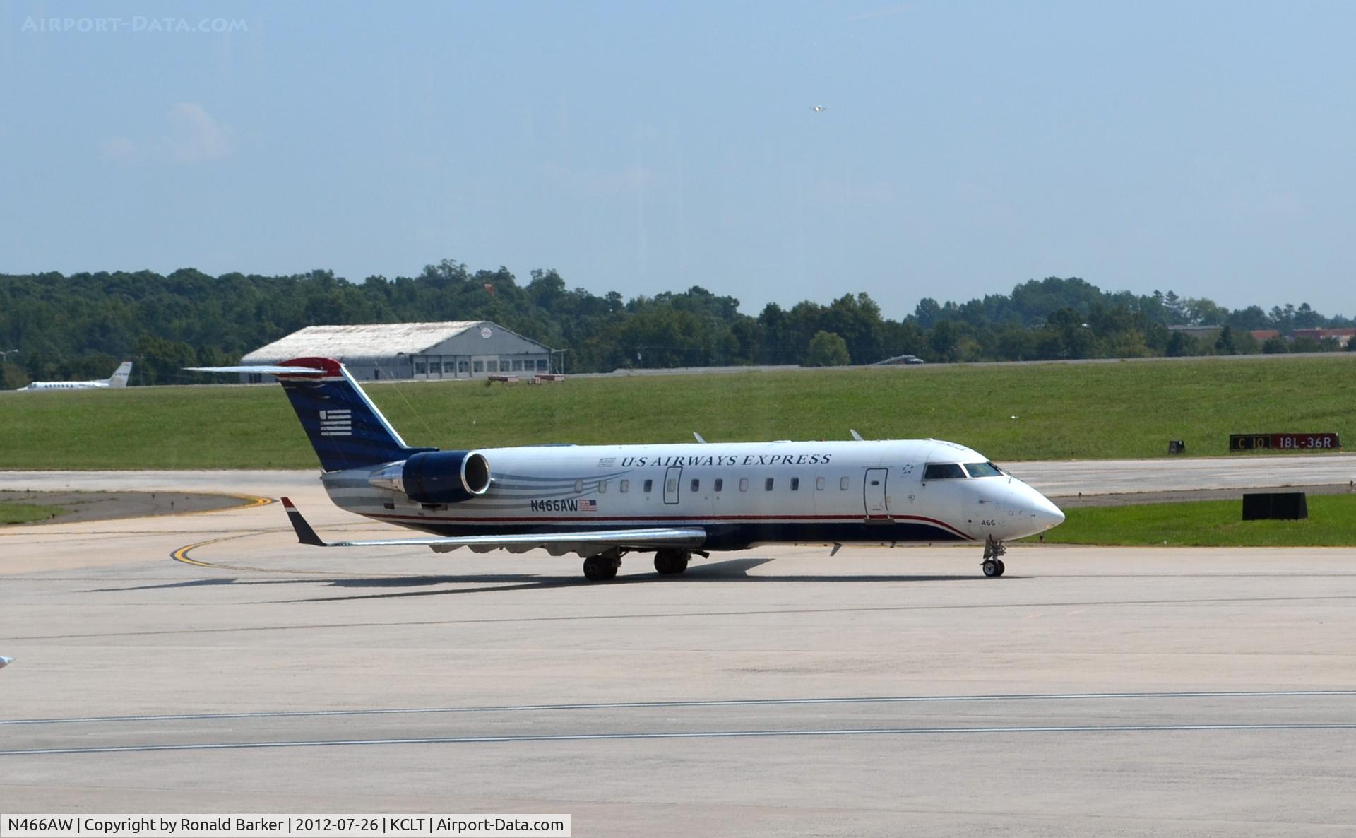 N466AW, 2004 Bombardier CRJ-200LR (CL-600-2B19) C/N 7899, Taxi CLT