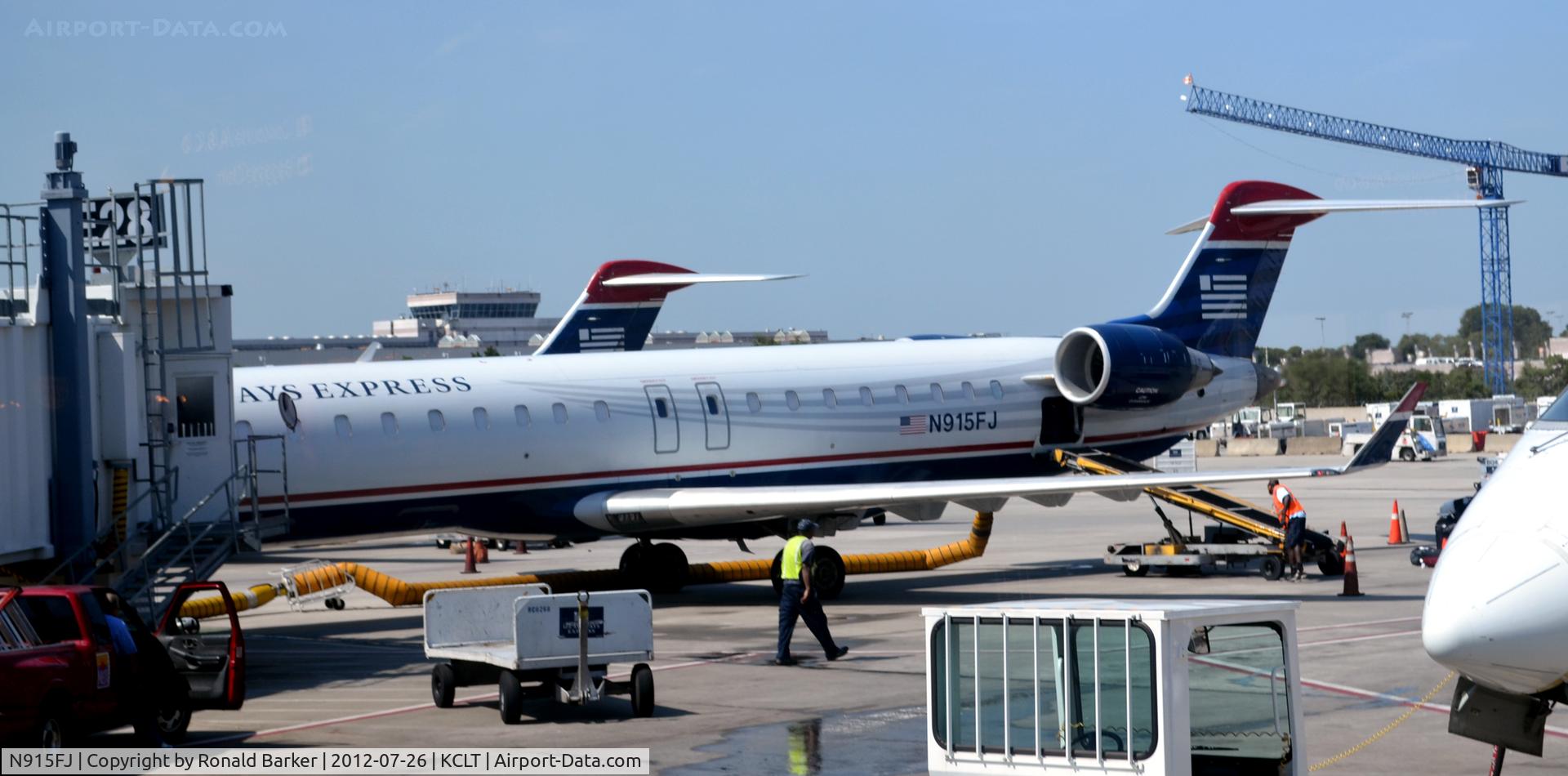 N915FJ, 2004 Bombardier CRJ900 (CL-600-2D24) C/N 15015, CLT