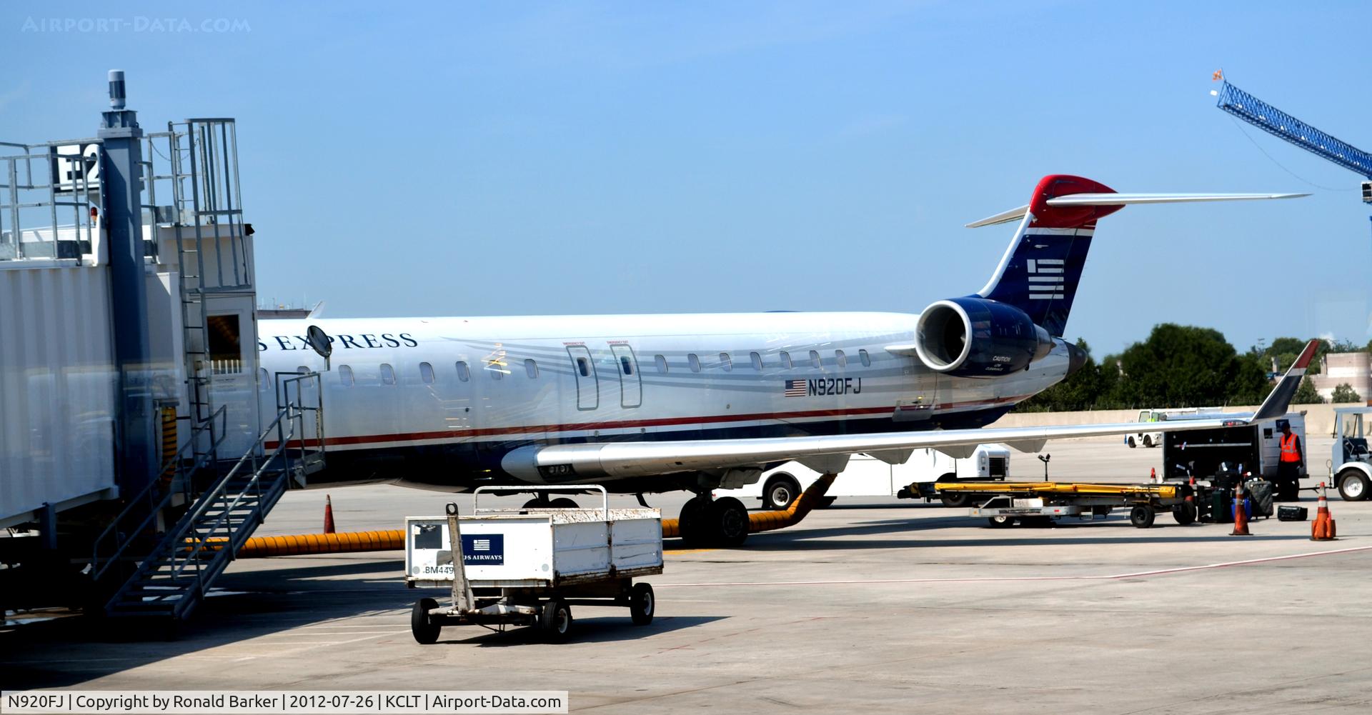N920FJ, 2004 Bombardier CRJ-900ER (CL-600-2D24) C/N 15020, CLT