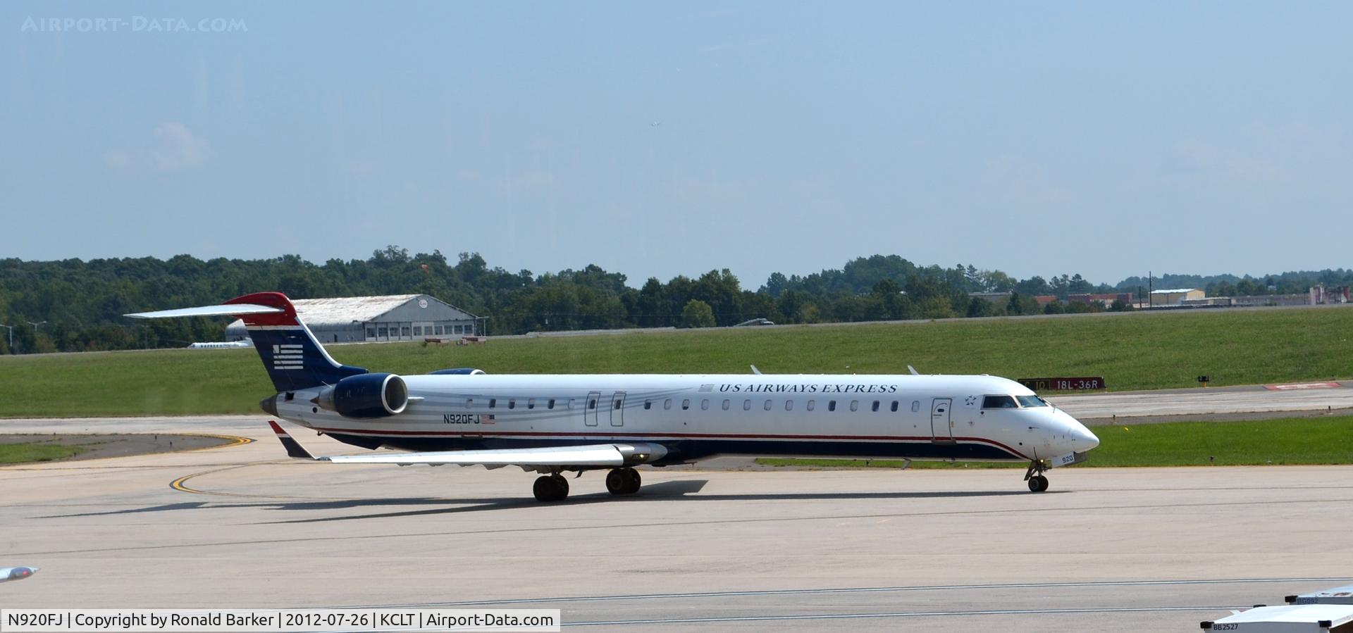 N920FJ, 2004 Bombardier CRJ-900ER (CL-600-2D24) C/N 15020, Taxi CLT