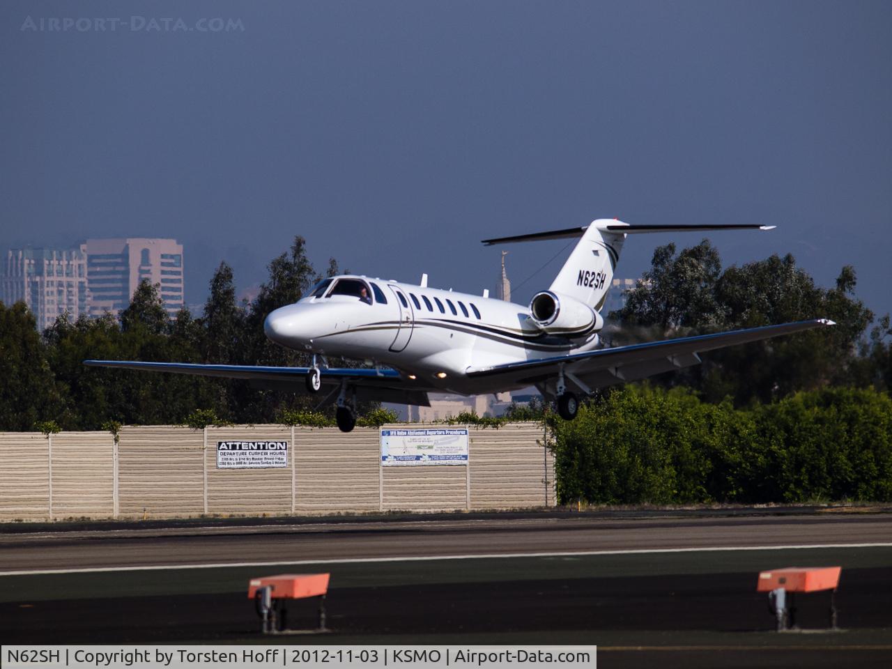 N62SH, 2004 Cessna 525B CitationJet CJ3 C/N 525B0002, N62SH arriving on RWY 21